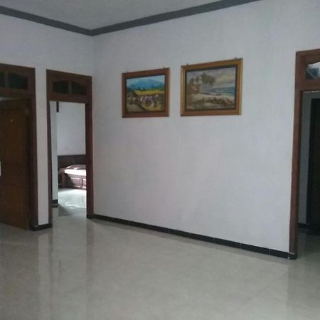 Hotel "Ngebel Indah" Екстер'єр фото